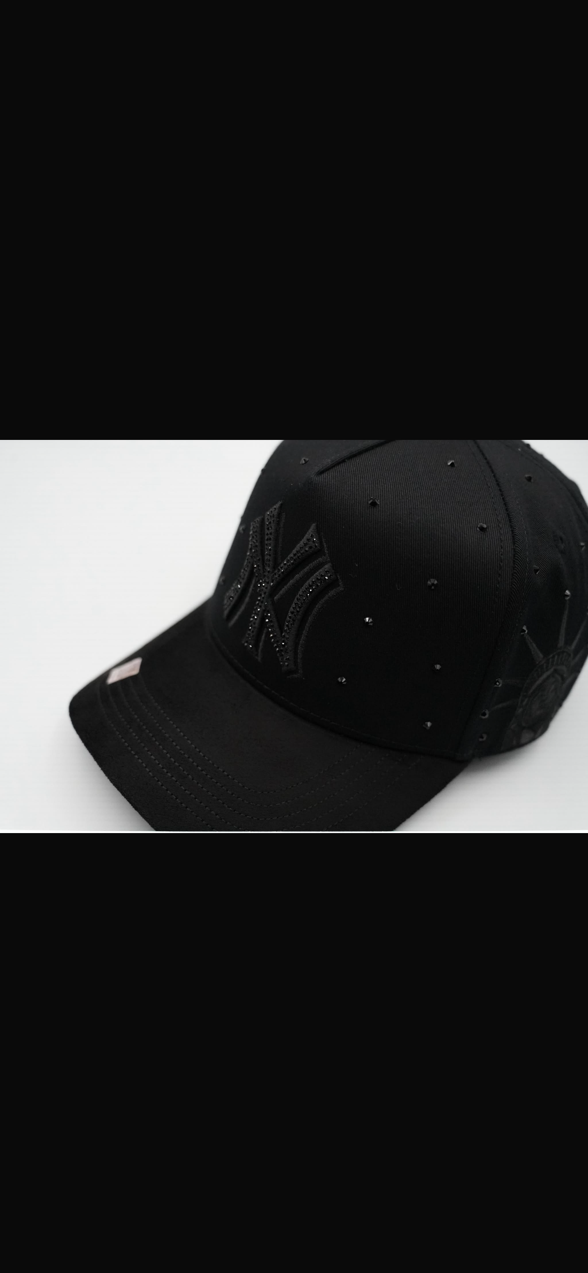 NY Yankees total black