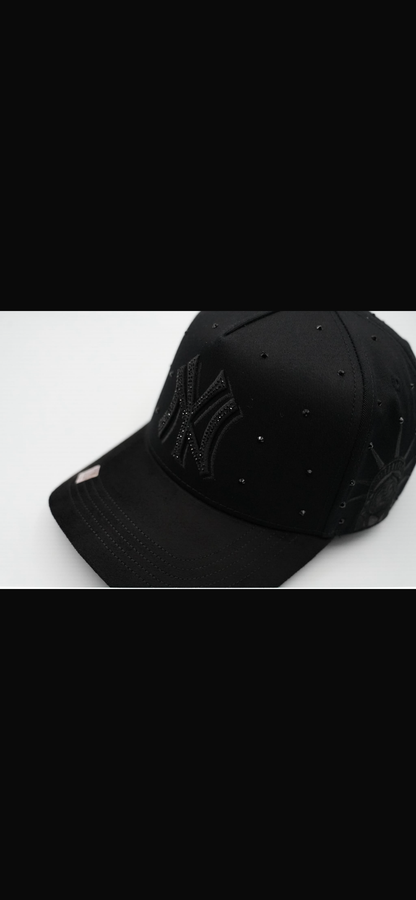 NY Yankees total black